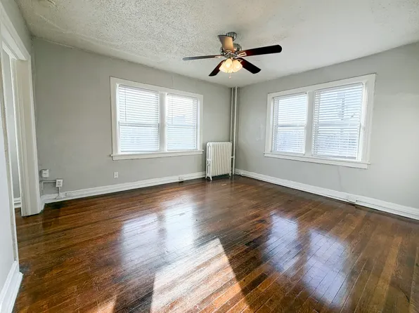 Brentwood Plaza KC, 109 E 40th St APT 209, Kansas City, MO 64111