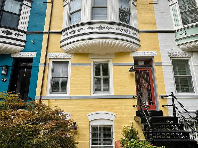 640 6th St NE — Photo 1
