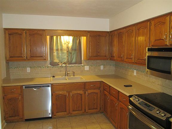 4th image of 778 Pine Valley Dr