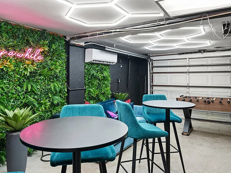 Building's Lounge
