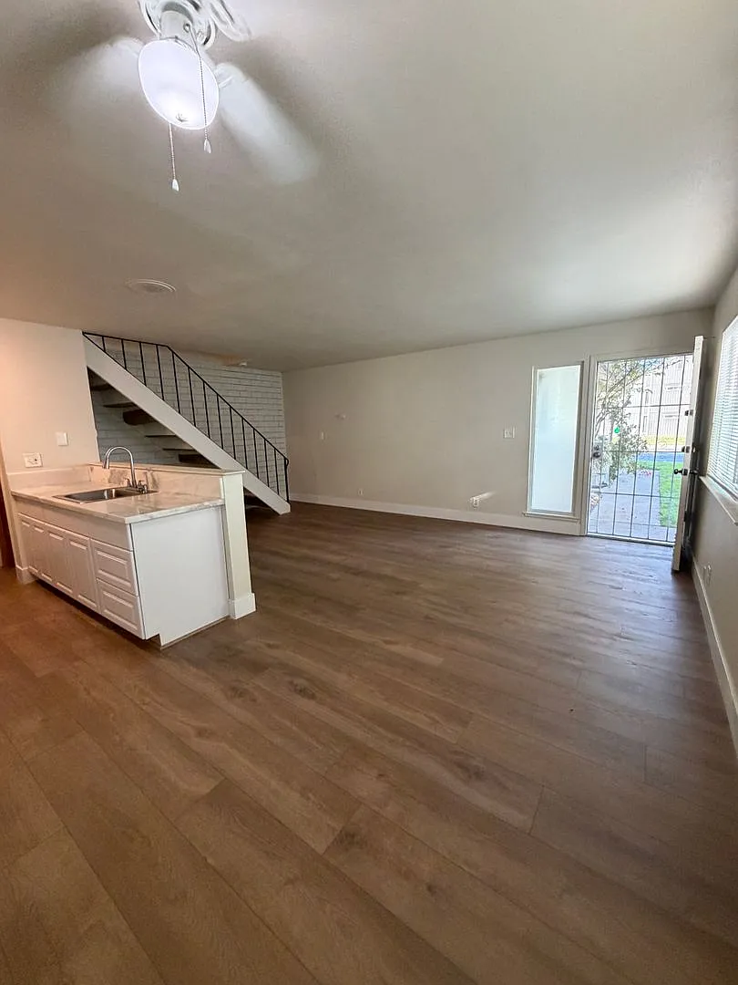 Remodeled two bedroom one bath condo — Photo 4