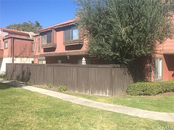 2nd image of 1810 N Vineyard D Ave