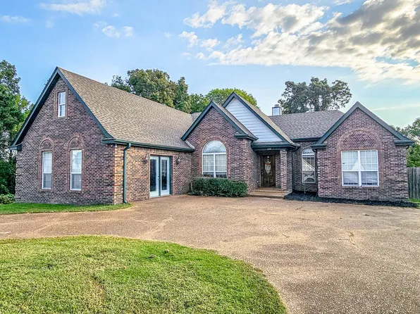 200 American River Dr, Lake Cormorant, MS 38641