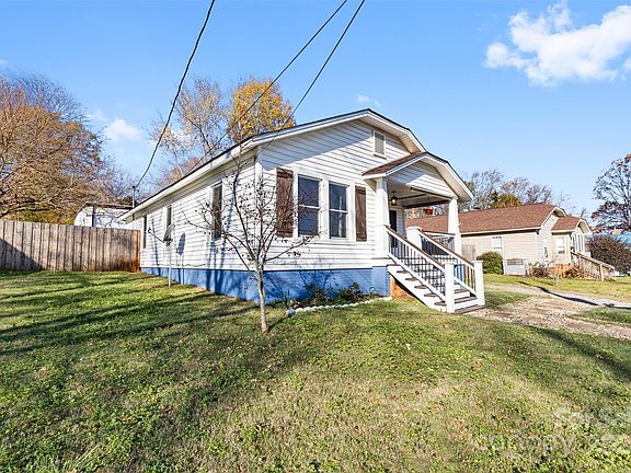 3rd image of 209 N Dilling St