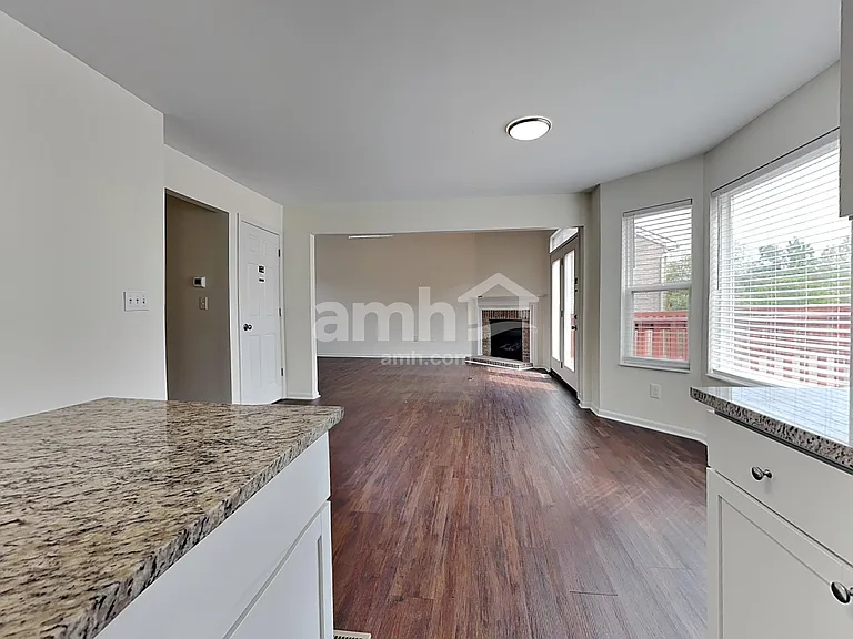 2831 Coachlight Ln — Photo 5