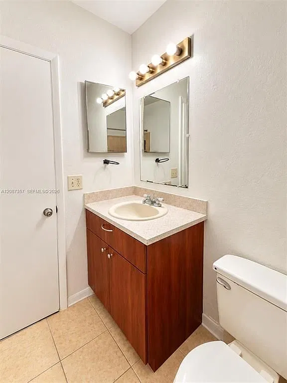 3 bed, 2.0 bath, 1040 sqft, $2,290 — Photo 1