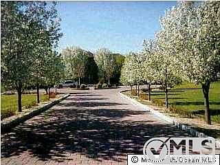2nd image of 8 Freemont Ln