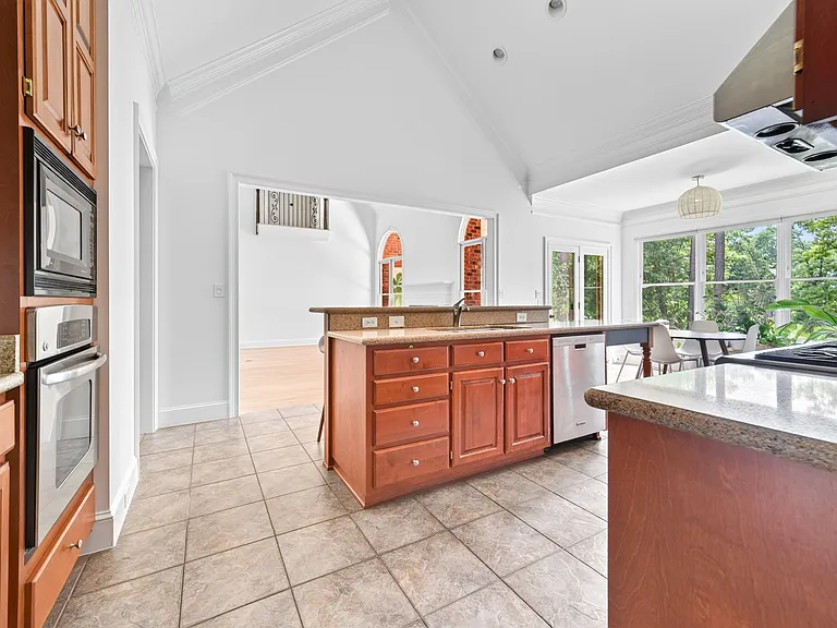 18716 Hammock Ln — Photo 10