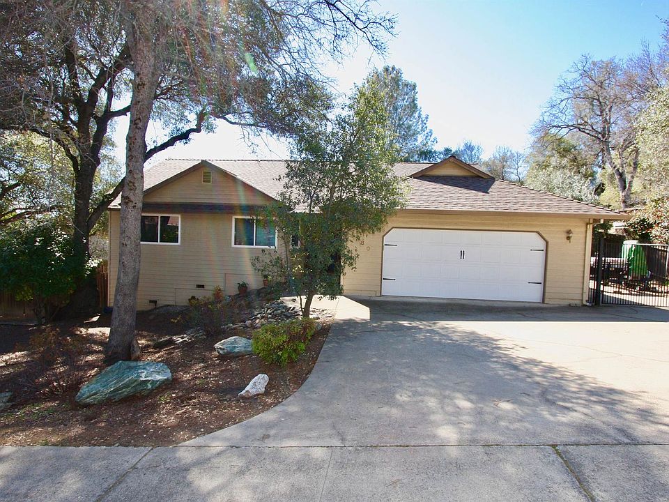 1st image of 180 Acorn Dr