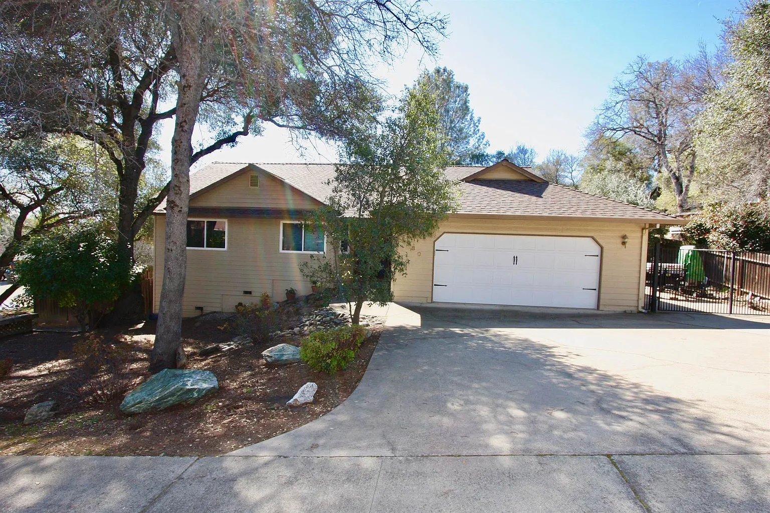 180 Acorn Dr photo 1