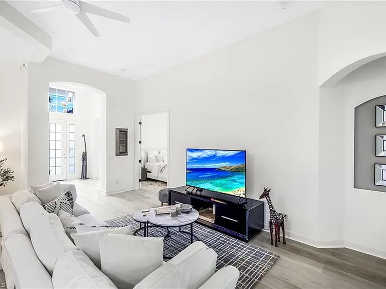 16188 Parque Ln — Photo 6