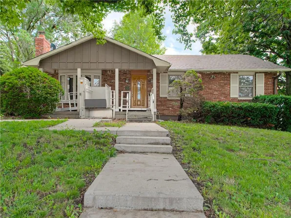 18377 Pleasant View Dr, Weston, MO 64098