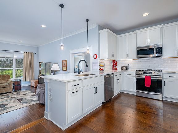 5th image of 1001 Stonebrook Dr