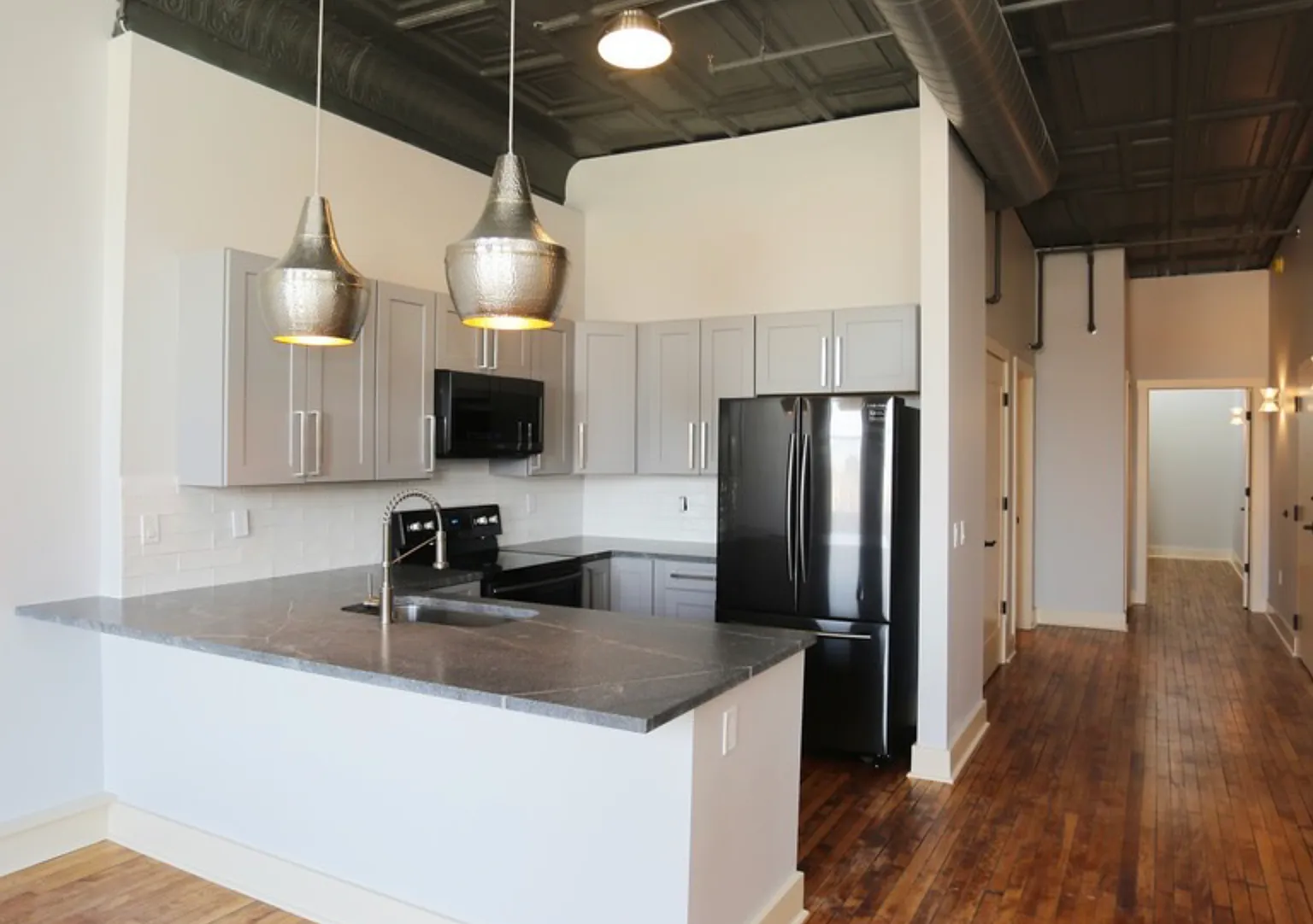1 bed, 1050 sqft, $2,200 — Photo 1