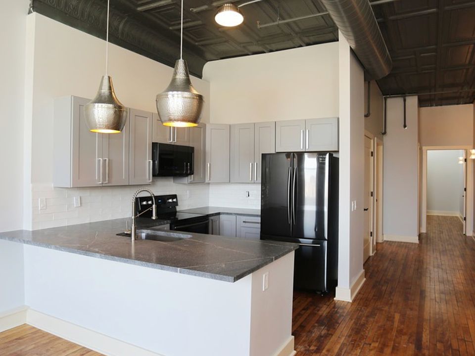 1st image of 321 S Salina St APT 402
