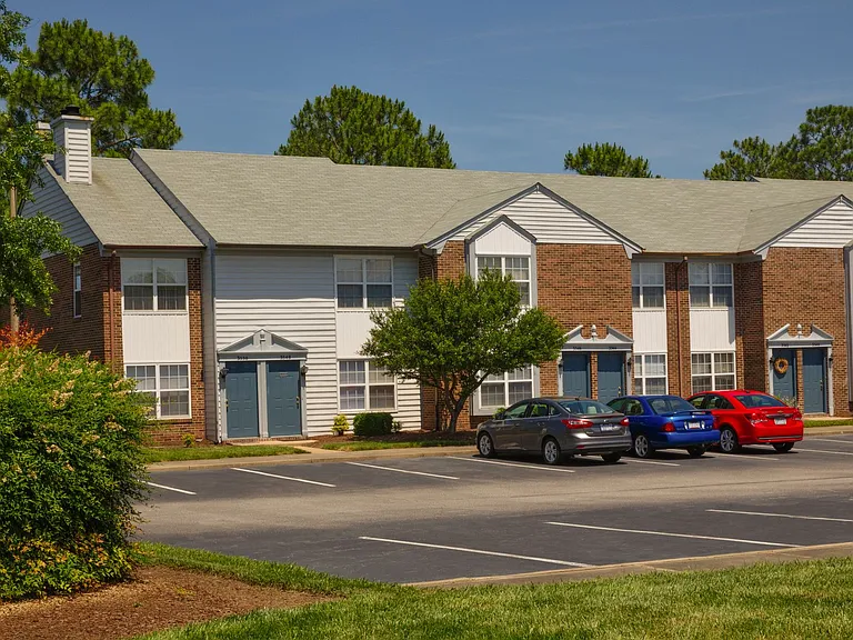 Auburn Place Apartments — Photo 13