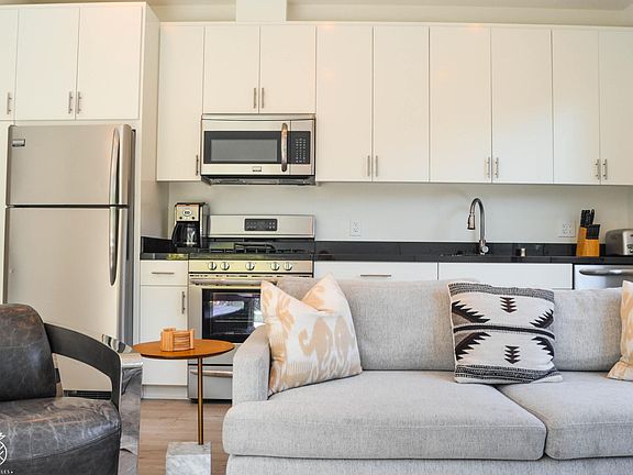 5th image of 929 Parkman Ave #1/2