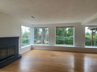 2441 W Mercer Way #LL, Mercer Island, WA 98040