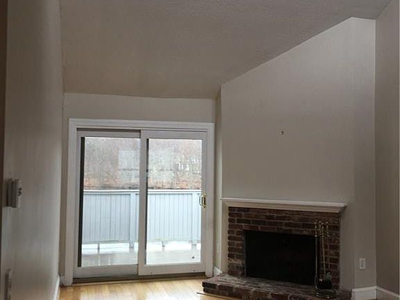3rd image of 81 Rowayton Woods Dr #81