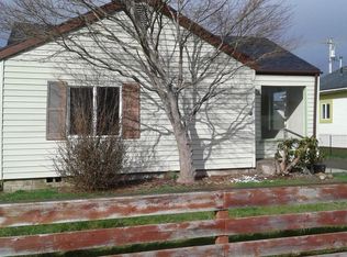 1225 Hawthorne Ave, Reedsport, OR 97467