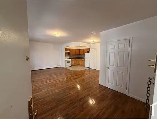 3 bed, 1300 sqft, $3,600 — Photo 2