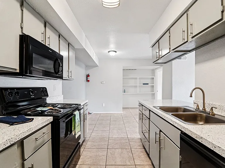 Crosby at Westchase Apartments — Photo 39