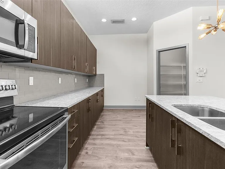 4810 W McElroy Ave #1 — Photo 5