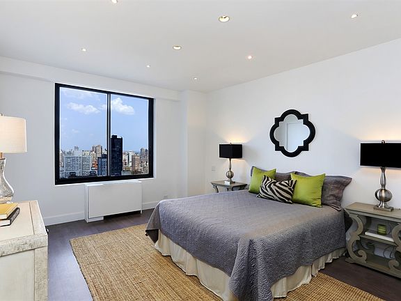 3rd image of 200 E 61st St APT 41E