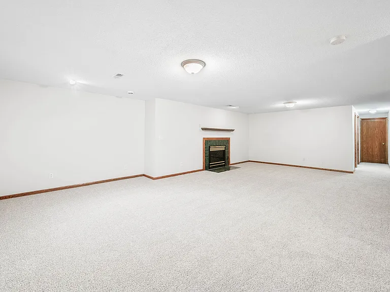 1814 N Redbarn Ln — Photo 13