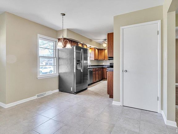 5th image of 7900 Elna Kay Dr