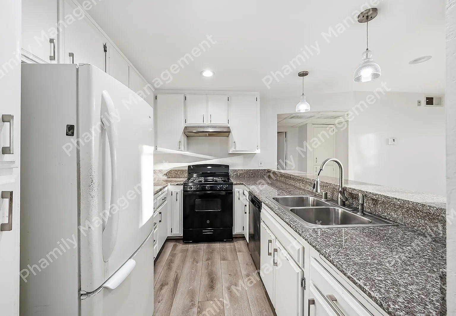 630 N Grand Ave — Photo 3
