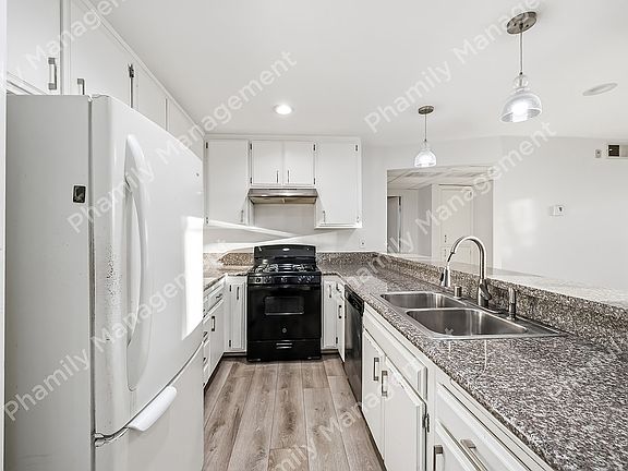 3rd image of 630 N Grand Ave APT 404