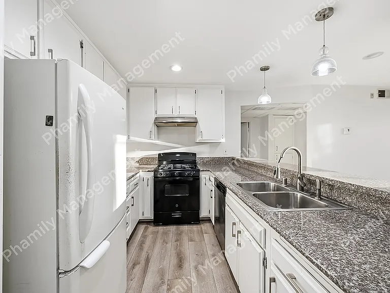 630 N Grand Ave #404 — Photo 3