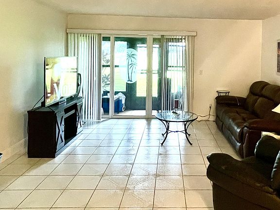 3rd image of 2504 Bogey Ln #1-A
