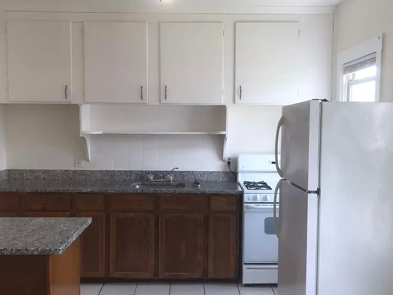 118 Seabury St — Photo 3