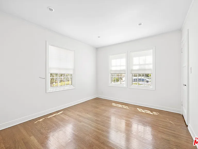 2411 Saint George St — Photo 6
