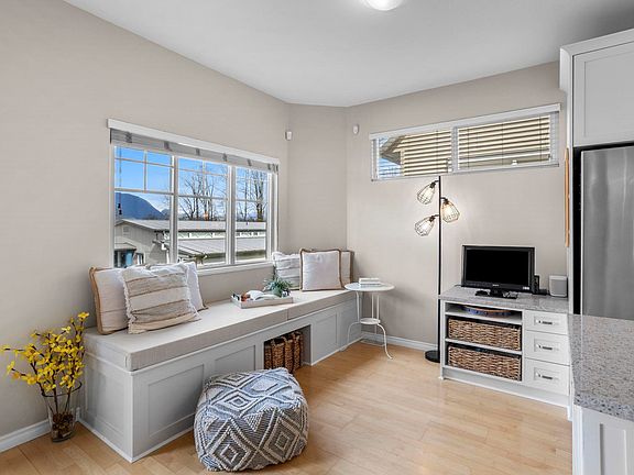 5th image of 1108 Riverside Close #32