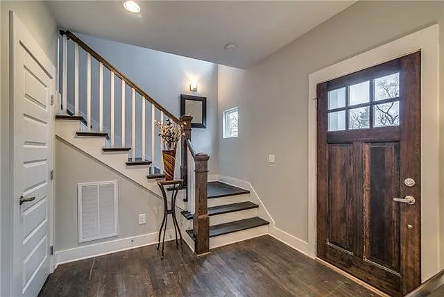 902 Smiley St — Photo 4