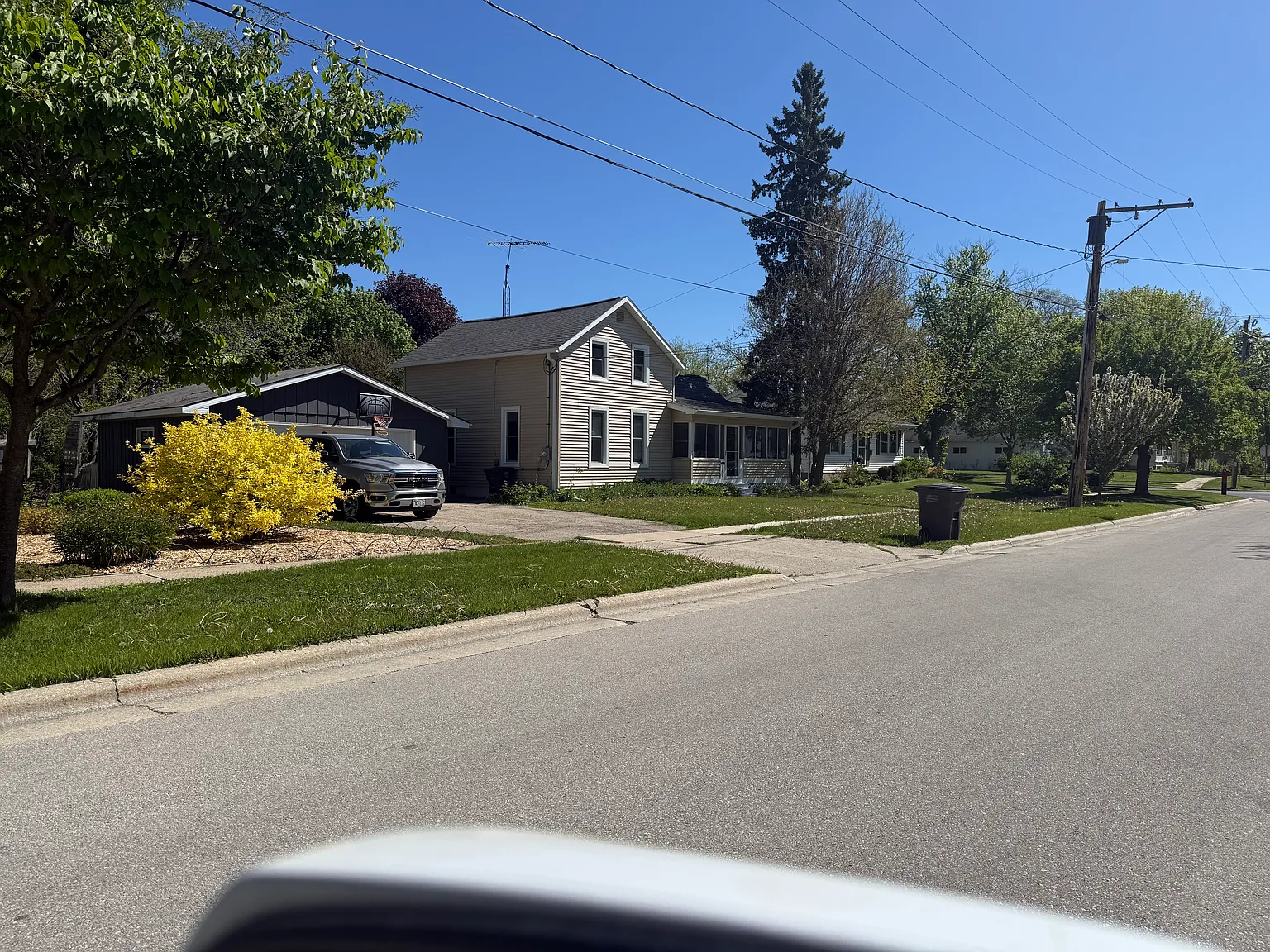 3 bed, 1588 sqft, $1,700 — Photo 1