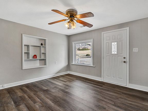 4th image of 1384 Goodwin Ave