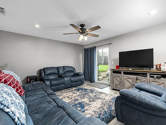 4th image of 87 Skyline Way