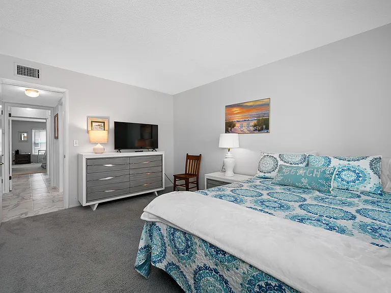 121 Island Way #323 — Photo 33