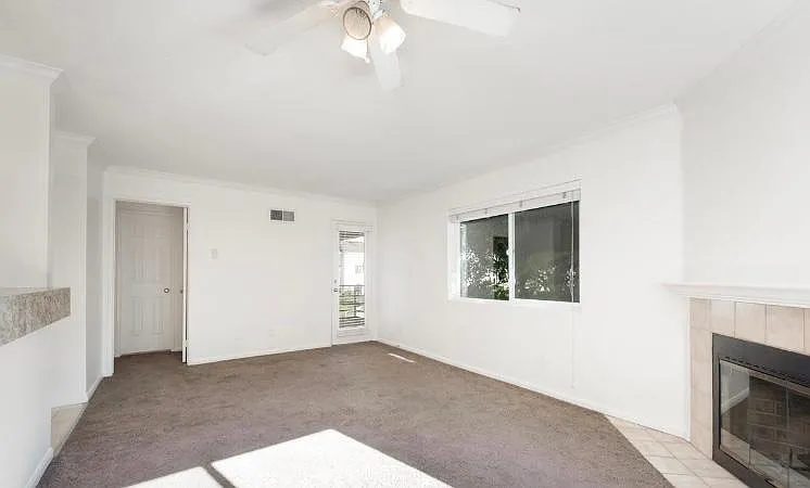 7585 Charmant Dr #812 — Photo 4