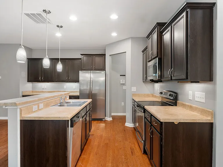 2708 Evanston Ave — Photo 12