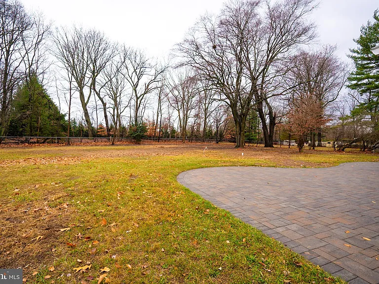 127 Kendall Rd — Photo 37