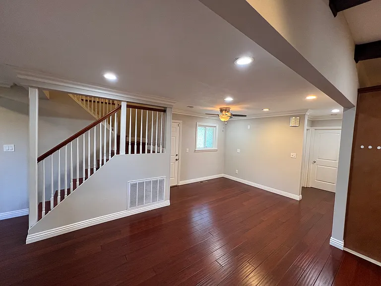 1294 Crowley Ave — Photo 6