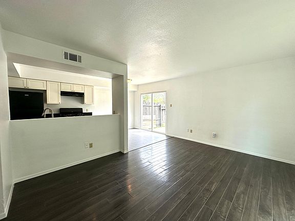 3rd image of 6003 Cougar Dr APT B