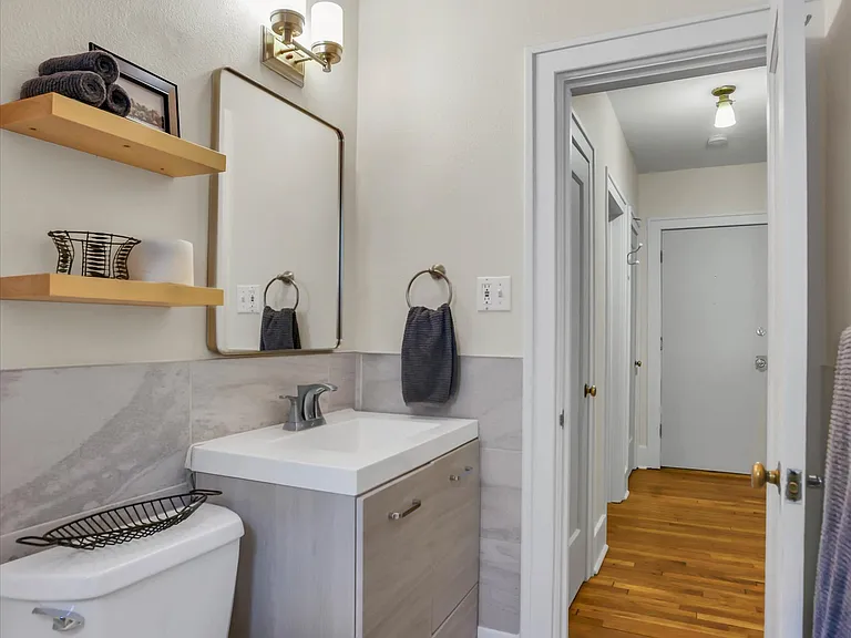 1275 N Clarkson St — Photo 3