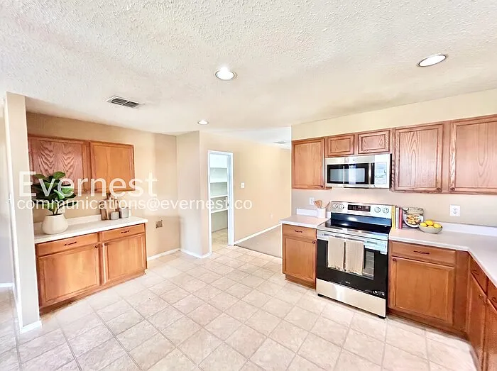 3422 Lipizzan Dr — Photo 3