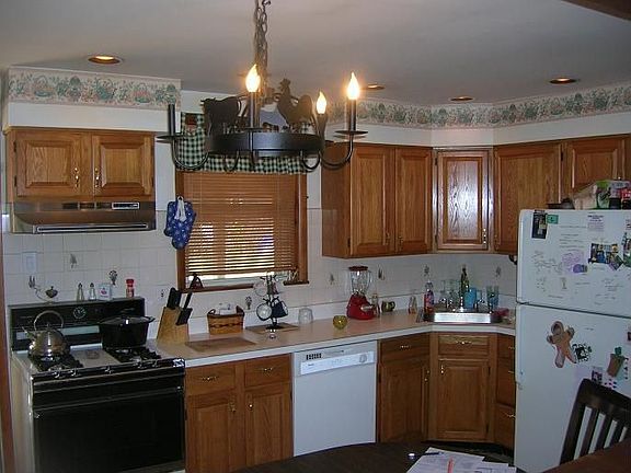 3rd image of 7026 Montague St